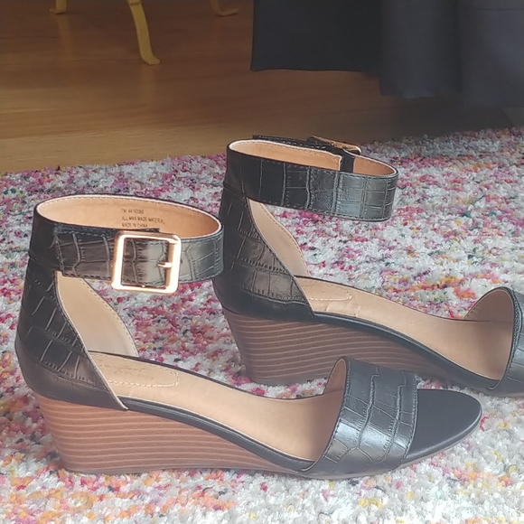 NEW-No Box 😎 Ankle Strap Wedge Sandals - Picture 3 of 9